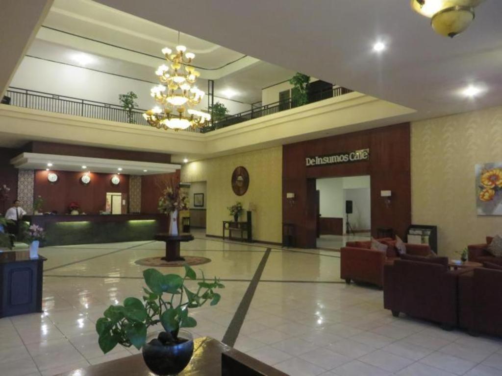 Insumo Palace Hotels & Resorts Kediri  Buitenkant foto