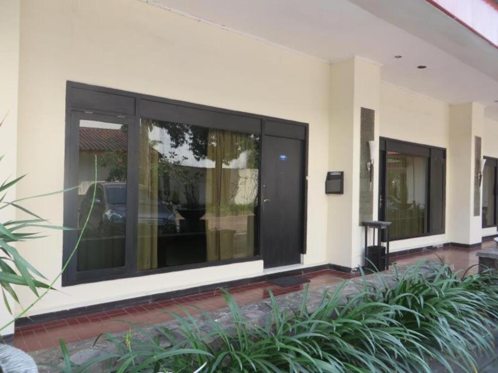 Insumo Palace Hotels & Resorts Kediri  Buitenkant foto