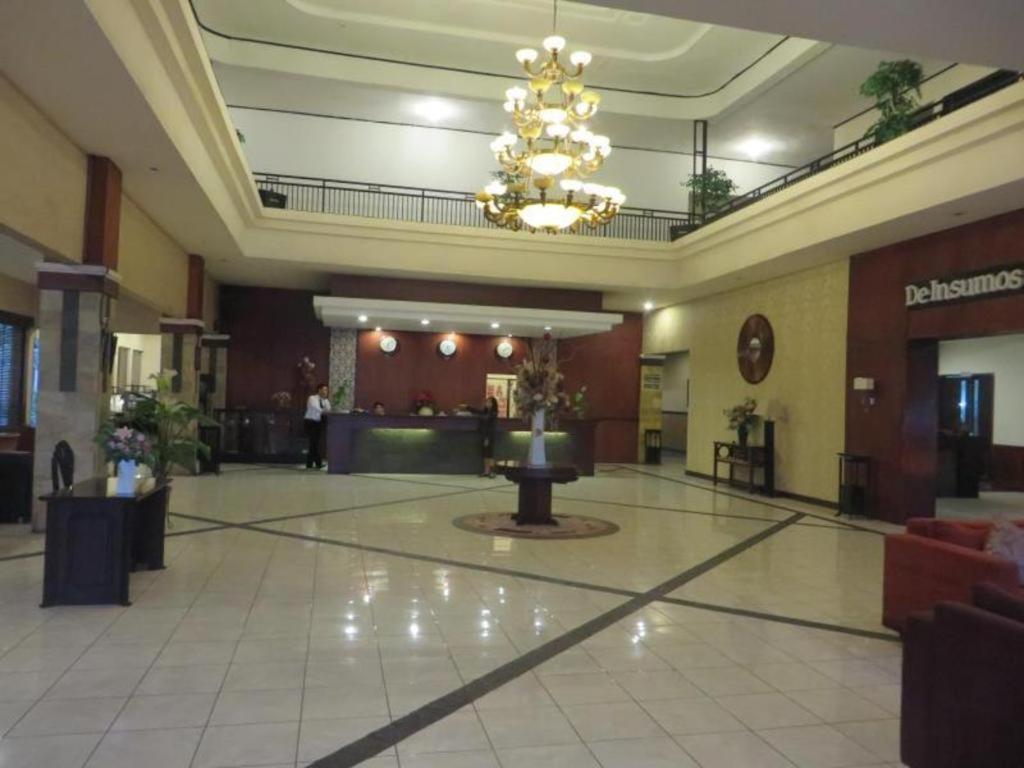 Insumo Palace Hotels & Resorts Kediri  Buitenkant foto