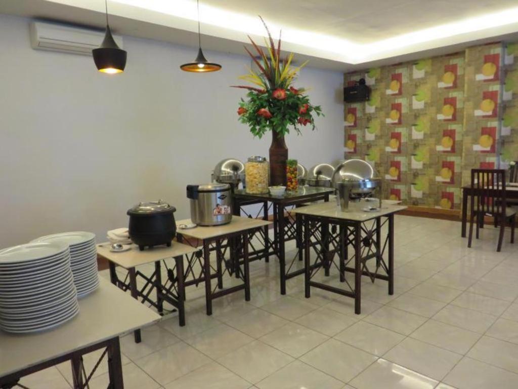 Insumo Palace Hotels & Resorts Kediri  Buitenkant foto