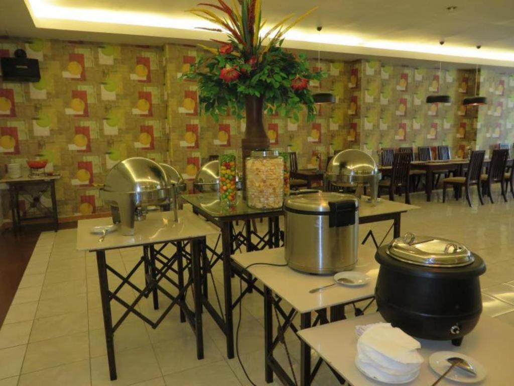 Insumo Palace Hotels & Resorts Kediri  Buitenkant foto