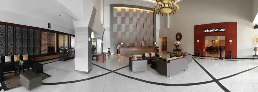 Insumo Palace Hotels & Resorts Kediri  Buitenkant foto