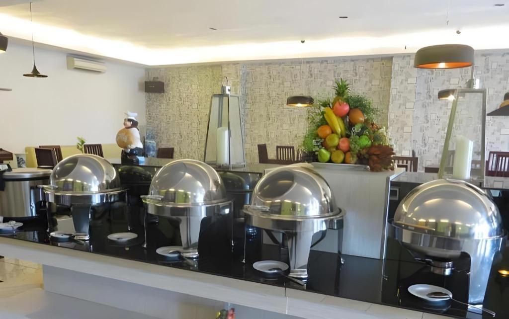 Insumo Palace Hotels & Resorts Kediri  Buitenkant foto