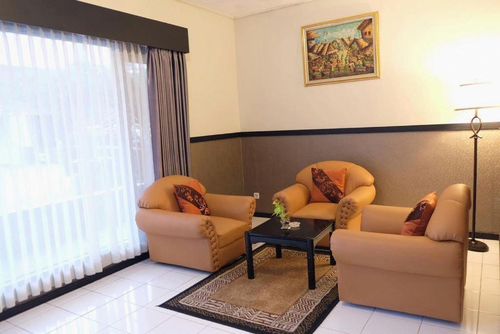Insumo Palace Hotels & Resorts Kediri  Buitenkant foto