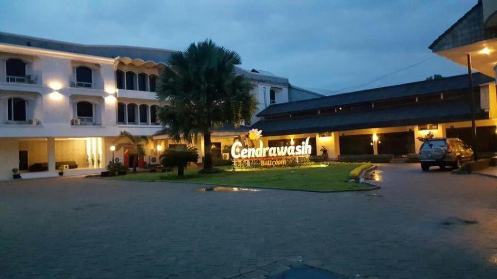 Insumo Palace Hotels & Resorts Kediri  Buitenkant foto
