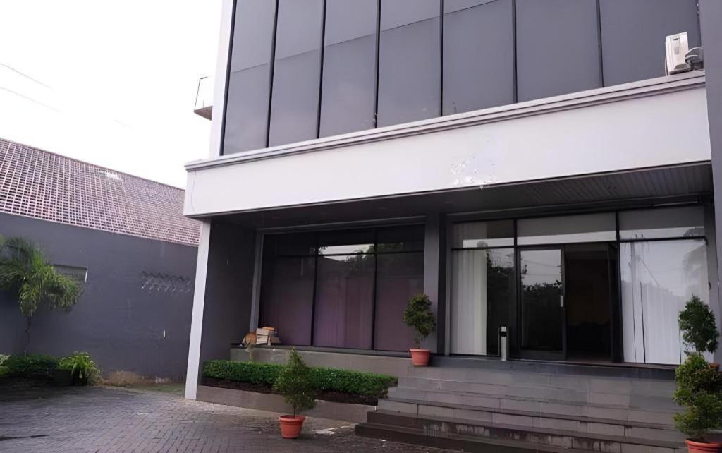 Insumo Palace Hotels & Resorts Kediri  Buitenkant foto